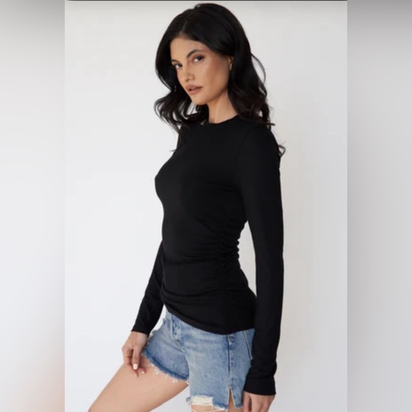 Askya Woman’s Black Long Sleeve Shirt Keyhole Back Gathered Sides Size S - Picture 1 of 9